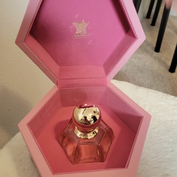 Arabian oud, elegant pink perfume